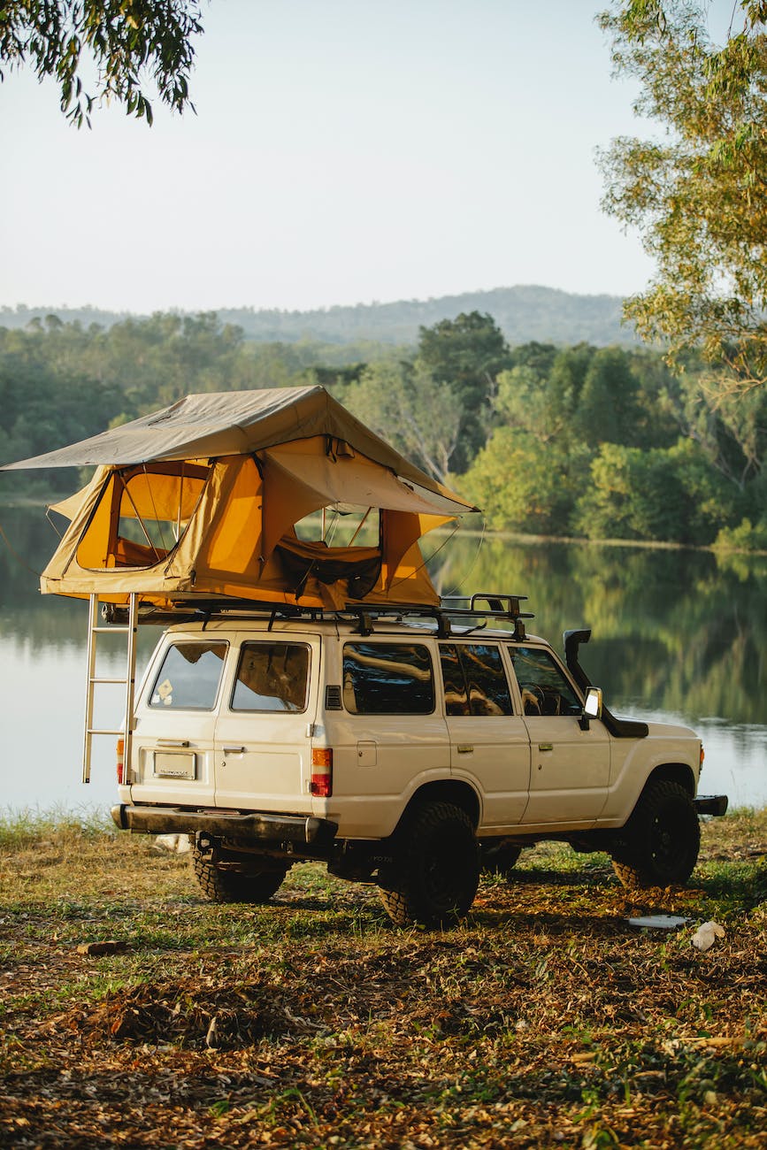 tent on roof of car on lakeside
